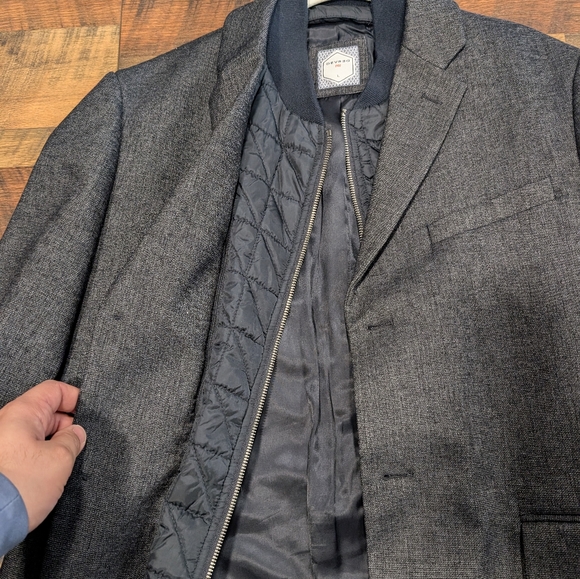 Devred coat with puffer vest attached to it. NEW WITHOUT TAGS - Picture 3 of 5